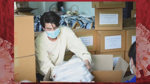 “กลัฟ”บริจาค1.5ล้าน/ ไทด์ เอกพัน ทำอาหารแจก (มีคลิป) “กลัฟ”บริจาค1.5ล้าน/ ไทด์ เอกพัน ทำอาหารแจก (มีคลิป)