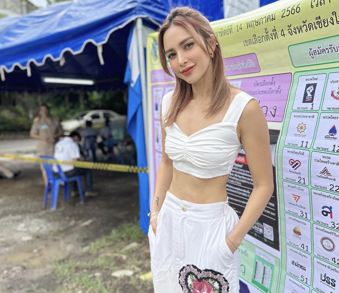 เลือกตั้ง 2566 ประมวลภาพ คนบันเทิง ใช้สิทธิเลือกตั้งช่วงบ่าย