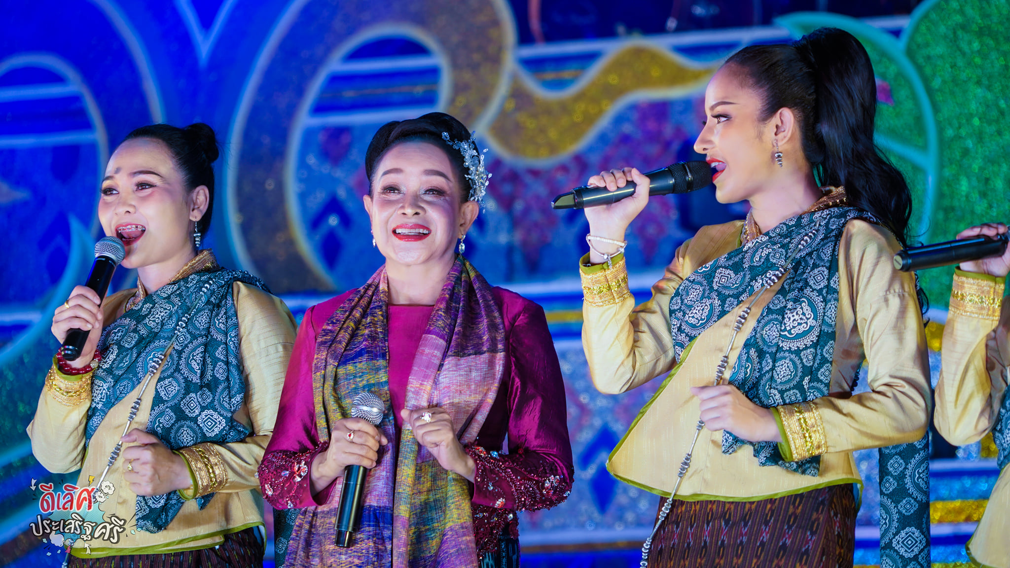 วงหมอลำ ศิลปินภูไท แชร์ประสบการณ์เจอวัยรุ่นตีกันหน้าเวที (มีคลิป)