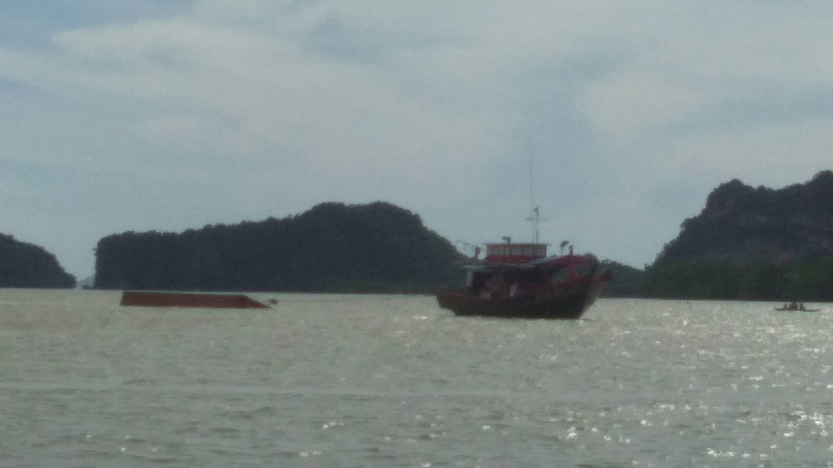 ด่วน! ตู้บรรทุกสินค้าร่วงกลางทะเลสตูล-เตือนเรือระวังวิ่งชน ด่วน! ตู้บรรทุกสินค้าร่วงกลางทะเลสตูล-เตือนเรือระวังวิ่งชน