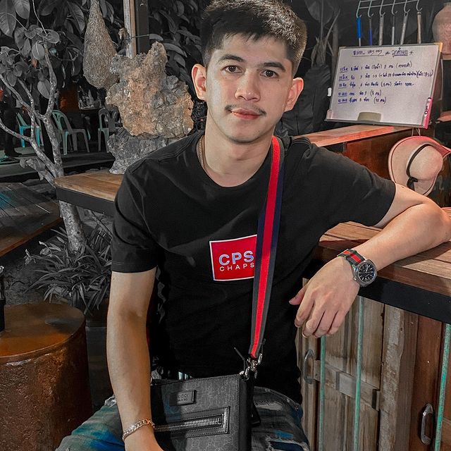 เพจดังจับโป๊ะ  เนเงิน เที่ยวผับกับนักร้องลูกทุ่งสาว