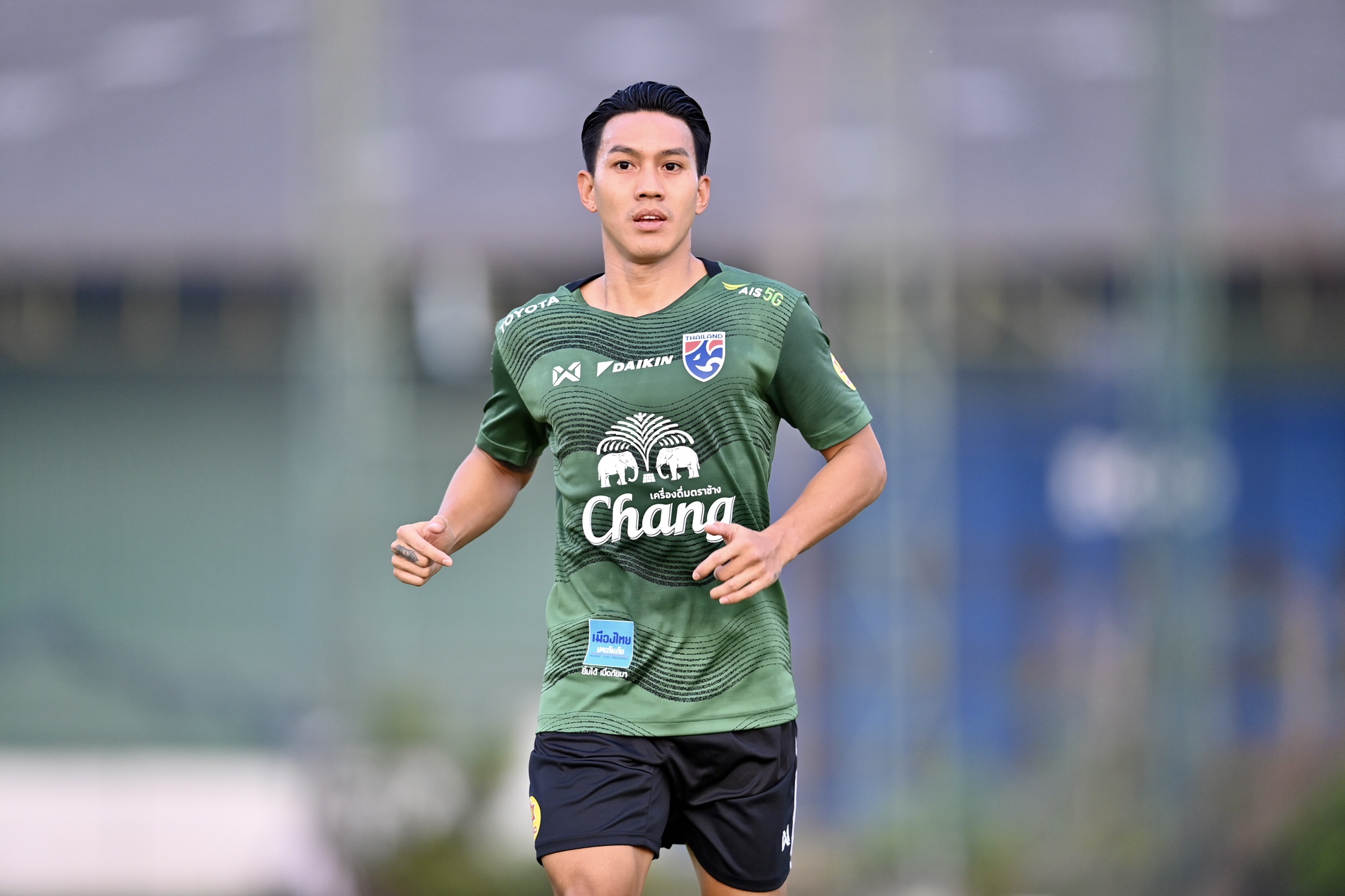 ประมวลภาพ 'ลีซอ ธีรเทพ' เข้าฝึกซ้อมกับทีมชาติไทยเตรียมเล่นนัดอำลา 14 ธ.ค. นี้