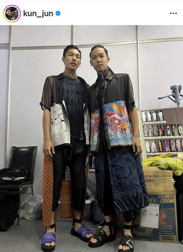 เคน-หน่อย เชียร์ติดขอบ! ลูกชายขึ้นเวทีแฟชั่นโชว์ โตเป็นหนุ่มแล้วหล่อเท่แพ็คคู่ เคน-หน่อย เชียร์ติดขอบ! ลูกชายขึ้นเวทีแฟชั่นโชว์ โตเป็นหนุ่มแล้วหล่อเท่แพ็คคู่