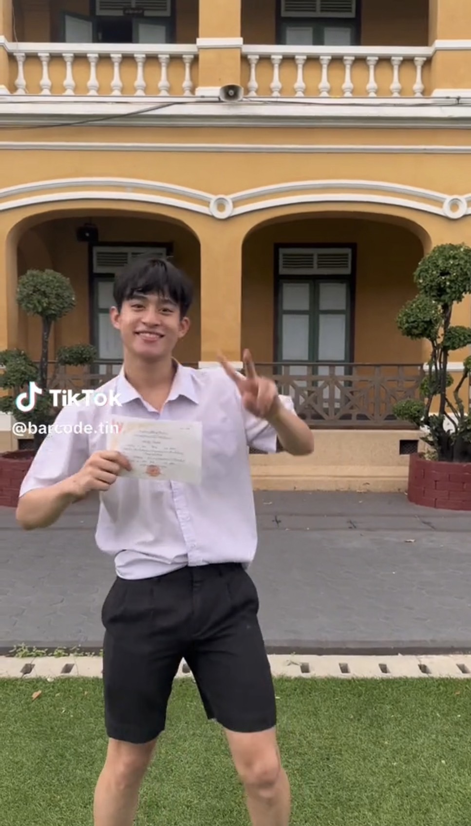บ๊ายบายชีวิตมัธยม บาร์โค้ด ตฤณสิษฐ์ เตรียมพร้อมเป็นนิสิตมหาลัยดัง!
