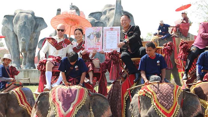 วันวาเลนไทน์ 2567 สุรินทร์จัดงาน ‘จดทะเบียนสมรสบนหลังช้าง’ ยิ่งใหญ่อลังการ วันวาเลนไทน์ 2567 สุรินทร์จัดงาน ‘จดทะเบียนสมรสบนหลังช้าง’ ยิ่งใหญ่อลังการ