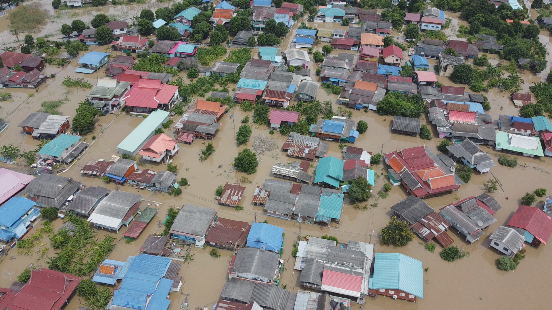 สถานการณ์น้ำท่วมอยุธยาวิกฤต ท่วมหนัก 9 อำเภอริมแม่น้ำ