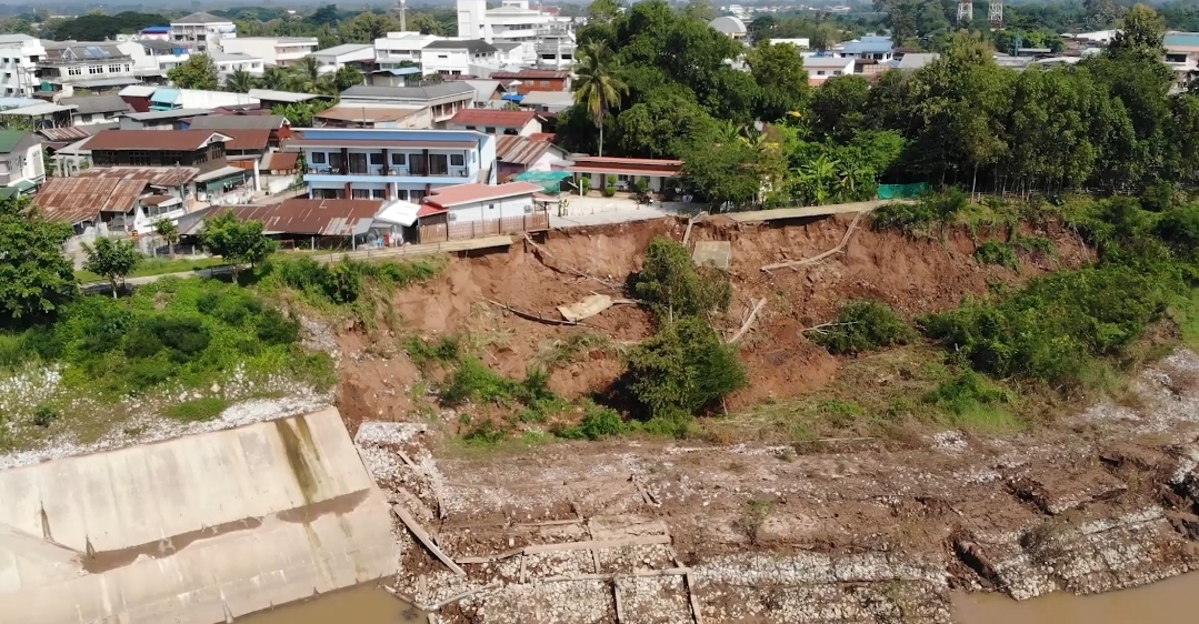 เปิดภาพนาทีระทึก! เสียงดังสนั่น ตลิ่งน้ำ จ.เลย ดินสไลด์พังถล่ม เปิดภาพนาทีระทึก! เสียงดังสนั่น ตลิ่งน้ำ จ.เลย ดินสไลด์พังถล่ม