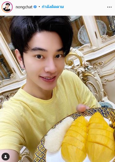 เหล่าคนบันเทิงตามเทรนด์แห่กิน ข้าวเหนียวมะม่วง