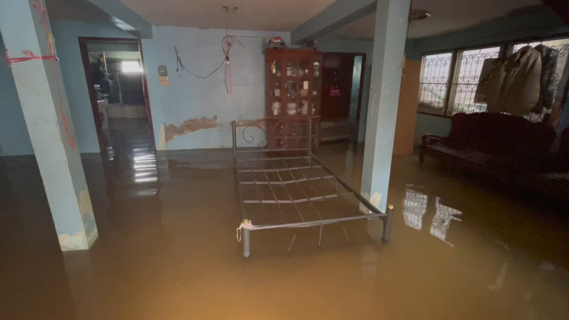 ประมวลภาพ น้ำท่วมอยุธยา จม 157 จุด ท้ายเขื่อนพระรามหกยังวิกฤต ประมวลภาพ น้ำท่วมอยุธยา จม 157 จุด ท้ายเขื่อนพระรามหกยังวิกฤต