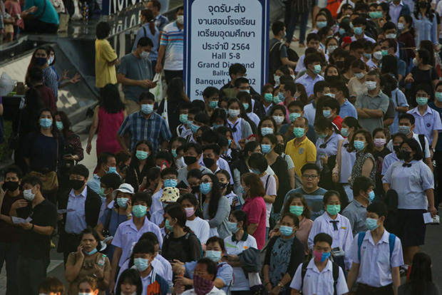 นร.แห่สอบเข้าม.4เตรียมอุดมฯแน่นเมืองทอง แนะเลี่ยงจราจร