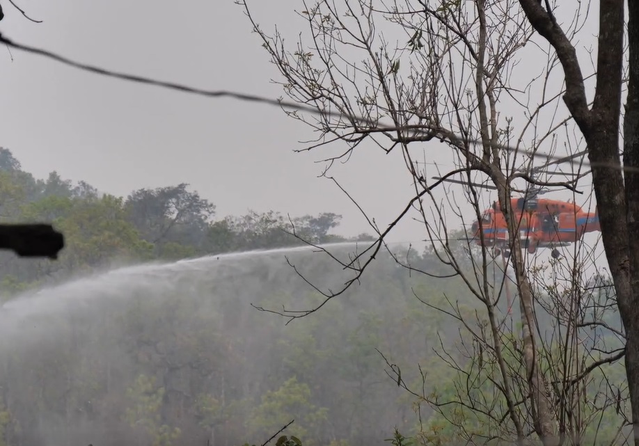 เจ้าหน้าที่ระดมกำลังนับร้อย เร่งคุม ไฟป่าสะเมิง เจ้าหน้าที่ระดมกำลังนับร้อย เร่งคุม ไฟป่าสะเมิง