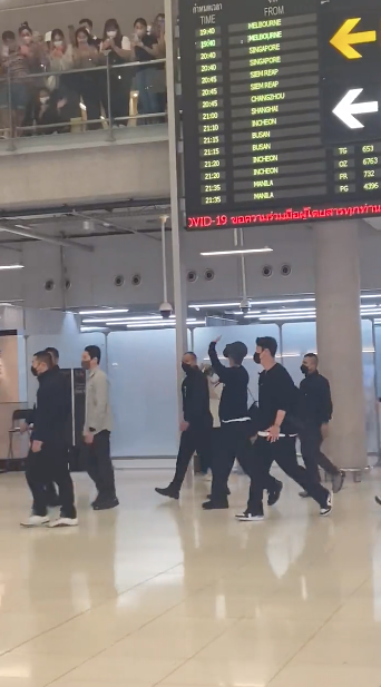 ถึงไทยแล้ว!! 'ชาอึนอู' หล่อใสทะลุแมสก์ พร้อมเปิดตัวพรีเซนเตอร์สินค้าไทย