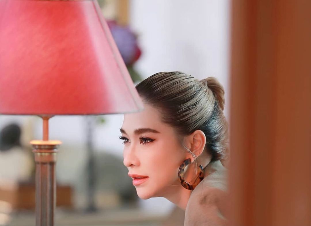 คุณมัมพลอย ตอบเอง แค่ลาจอแก้ว อยากลองงานพิธีกร