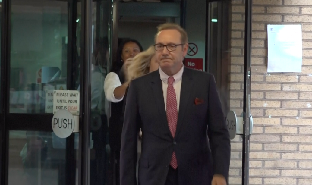 พ้นมลทิน!! 'เควิน สเปซีย์' ดาราออสการ์ ชนะคดีฉาวทางเพศทั้งสหรัฐ-อังกฤษ พ้นมลทิน!! 'เควิน สเปซีย์' ดาราออสการ์ ชนะคดีฉาวทางเพศทั้งสหรัฐ-อังกฤษ