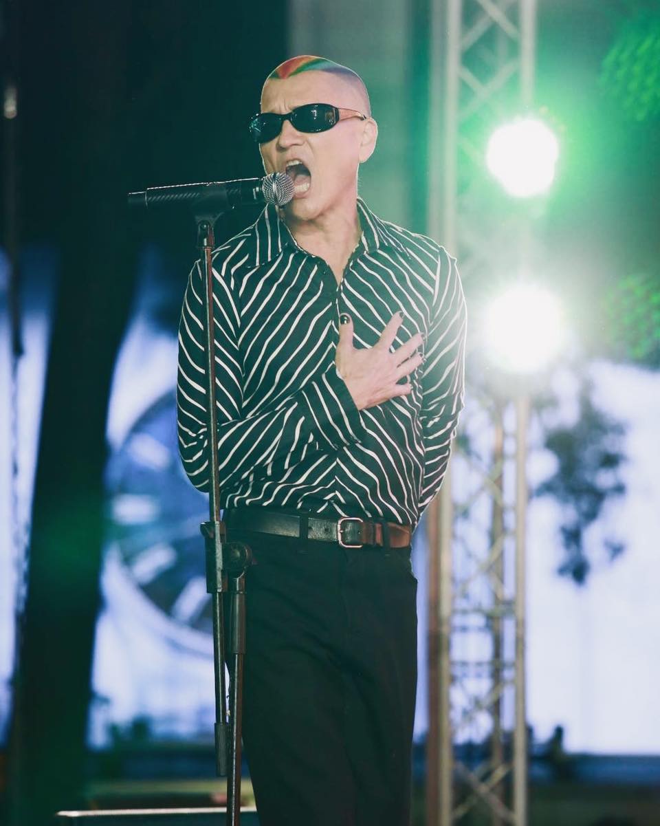 น้อย วงพรู เผยผู้อยู่เบื้องหลังลุคสุดเท่ ผม-เล็บ สีรุ้ง ในงาน Bangkok Pride น้อย วงพรู เผยผู้อยู่เบื้องหลังลุคสุดเท่ ผม-เล็บ สีรุ้ง ในงาน Bangkok Pride