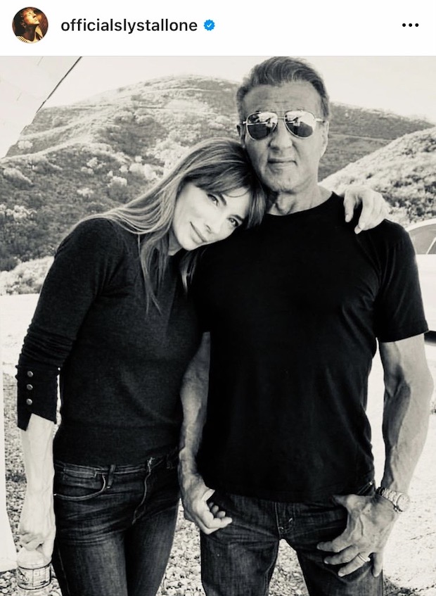 ภรรยาฟ้องหย่า!! ‘ซิลเวสเตอร์ สตอลโลน’ ไม่กี่วันหลังสักภาพสุนัขทับหน้าฝ่ายหญิงที่ต้นแขน ภรรยาฟ้องหย่า!! ‘ซิลเวสเตอร์ สตอลโลน’ ไม่กี่วันหลังสักภาพสุนัขทับหน้าฝ่ายหญิงที่ต้นแขน