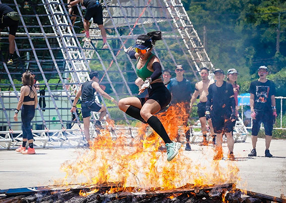 วิ่งวิบาก Pattaya Spartan หนุ่มอเมริกัน ควง สาวฟิลิปปินส์คว้าชัย