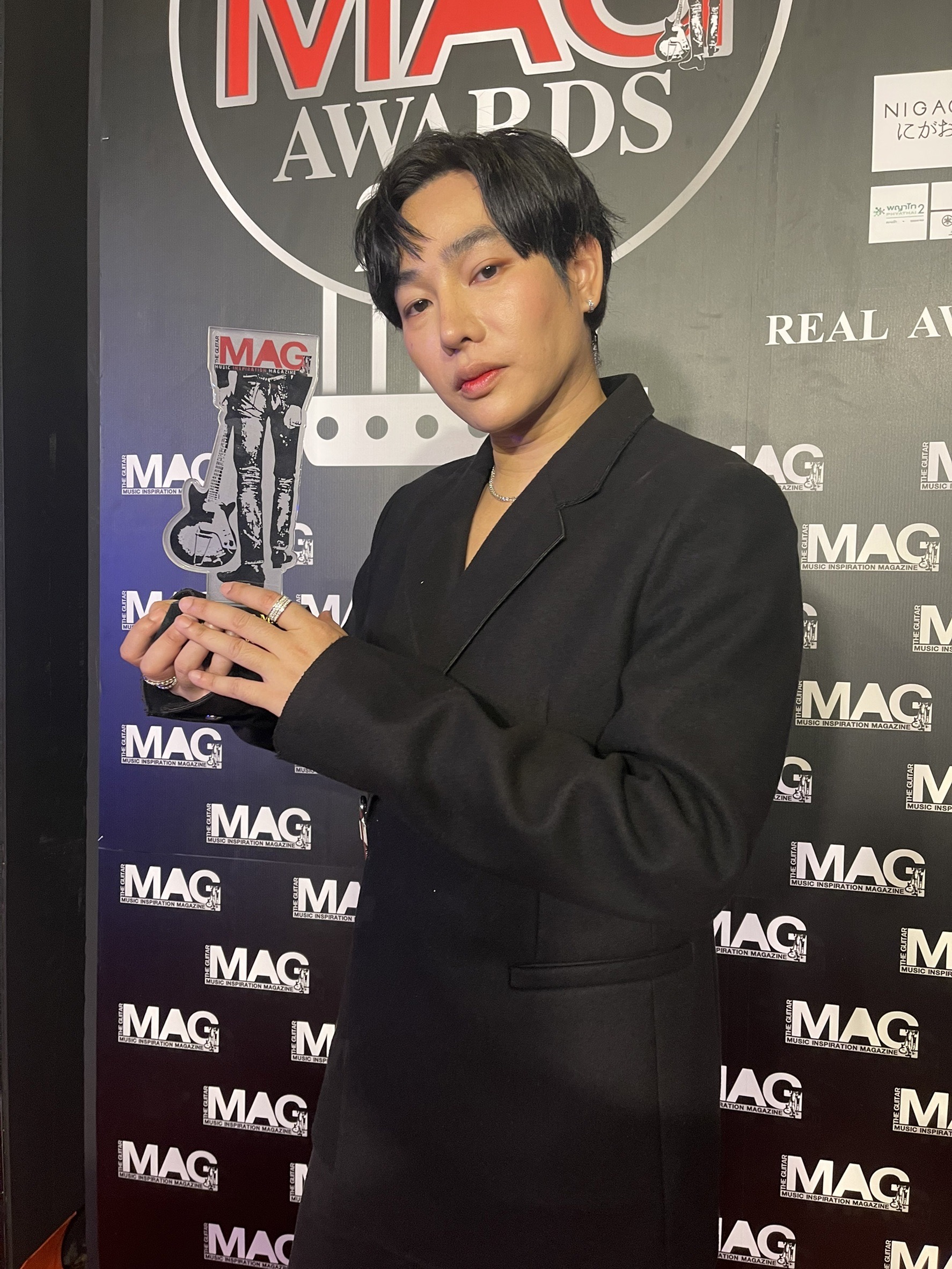 นุช ทำ เฮียเป๊ก น้ำตาคลอ!! หลังรวมตัวเซอร์ไพรส์กลางเวที Awards