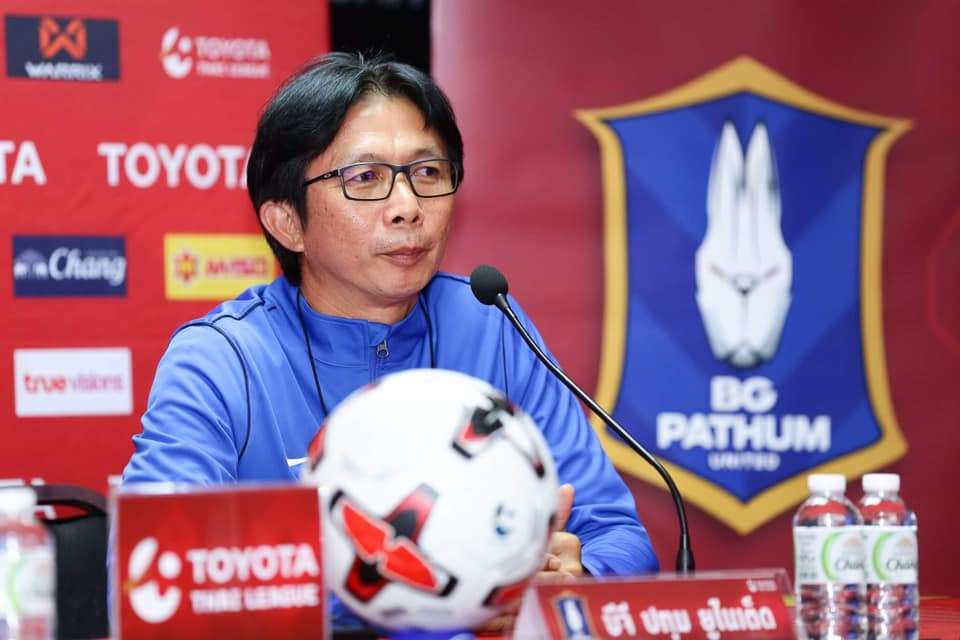 ยิ่งเร็วยิ่งดี! 'โค้ชโอ่ง' เผยหวังพาบีจีคว้าแชมป์ให้ไวที่สุด ยิ่งเร็วยิ่งดี! 'โค้ชโอ่ง' เผยหวังพาบีจีคว้าแชมป์ให้ไวที่สุด