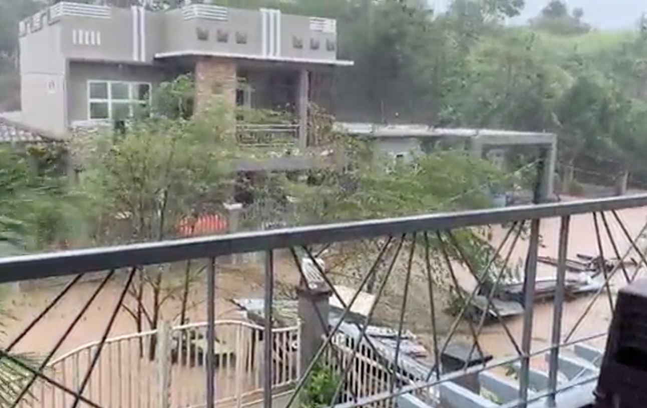 เปิดภาพฤทธิ์ ‘พายุหมาอ๊อน’ ถล่มฟิลิปปินส์ จับตาทวีกำลังเป็นไต้ฝุ่น เปิดภาพฤทธิ์ ‘พายุหมาอ๊อน’ ถล่มฟิลิปปินส์ จับตาทวีกำลังเป็นไต้ฝุ่น