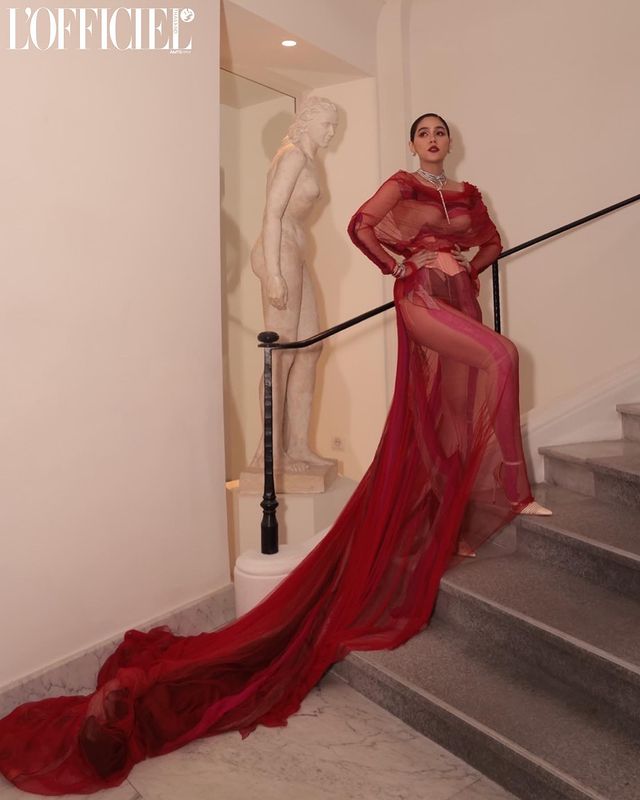 เปิดลุควันส่งท้าย!! ‘ชมพู่ อารยา’ บนพรมแดงคานส์ แซ่บแรงทั้งราคาและอิมเมจ 