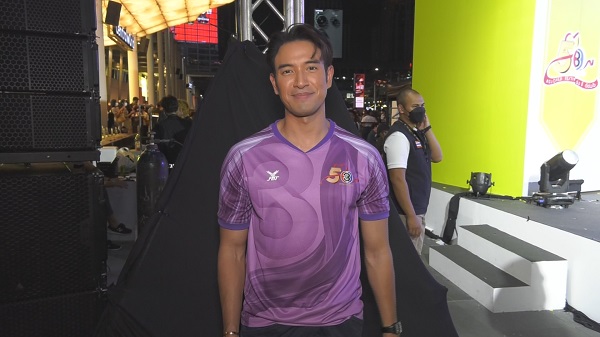 “เกรท วรินทร” ลุ้น แมนยูฯคว้าแชมป์ - TrueVisions จัดกิจกรรม  RED WAR (มีคลิป)