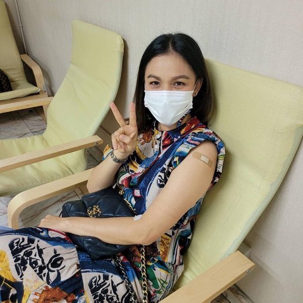 สองนางเอก คนบันเทิง ตบเท้าเข้ารับวัคซีน ป้องกันโควิด-19