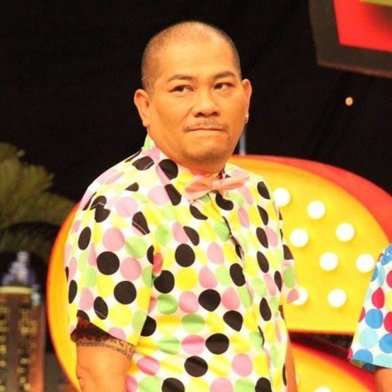 พิธีรดน้ำศพ ดาวตลกผู้ล่วงลับ “โป๊งเหน่ง เชิญยิ้ม” (มีคลิป)