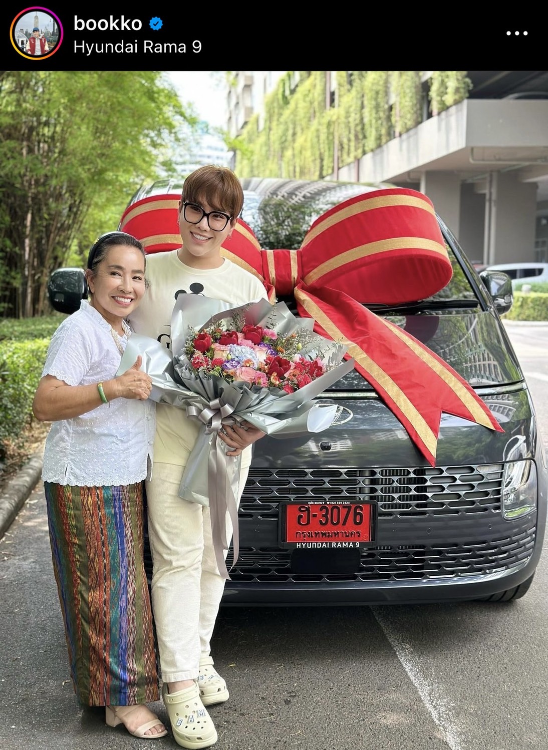 สุดปัง! ดีเจบุ๊คโก๊ะ ทุ่มเงินสดถอยรถป้ายแดงเป็นของขวัญวันเกิดให้กับตัวเอง สุดปัง! ดีเจบุ๊คโก๊ะ ทุ่มเงินสดถอยรถป้ายแดงเป็นของขวัญวันเกิดให้กับตัวเอง