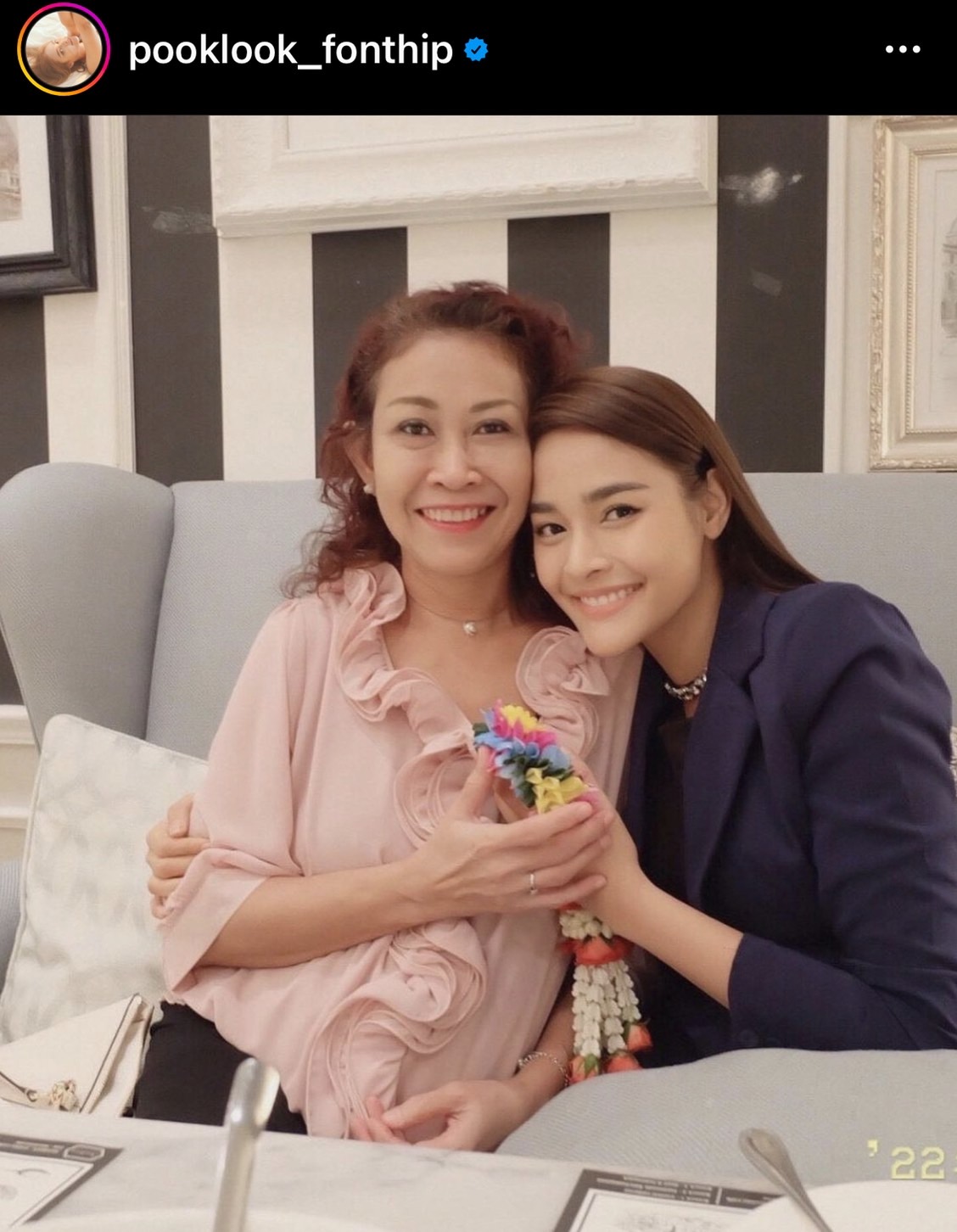 ปุ๊กลุก โพสต์ครบรอบ 1 ปี ที่จากกัน คิดถึงแม่จับหัวใจ... ปุ๊กลุก โพสต์ครบรอบ 1 ปี ที่จากกัน คิดถึงแม่จับหัวใจ...