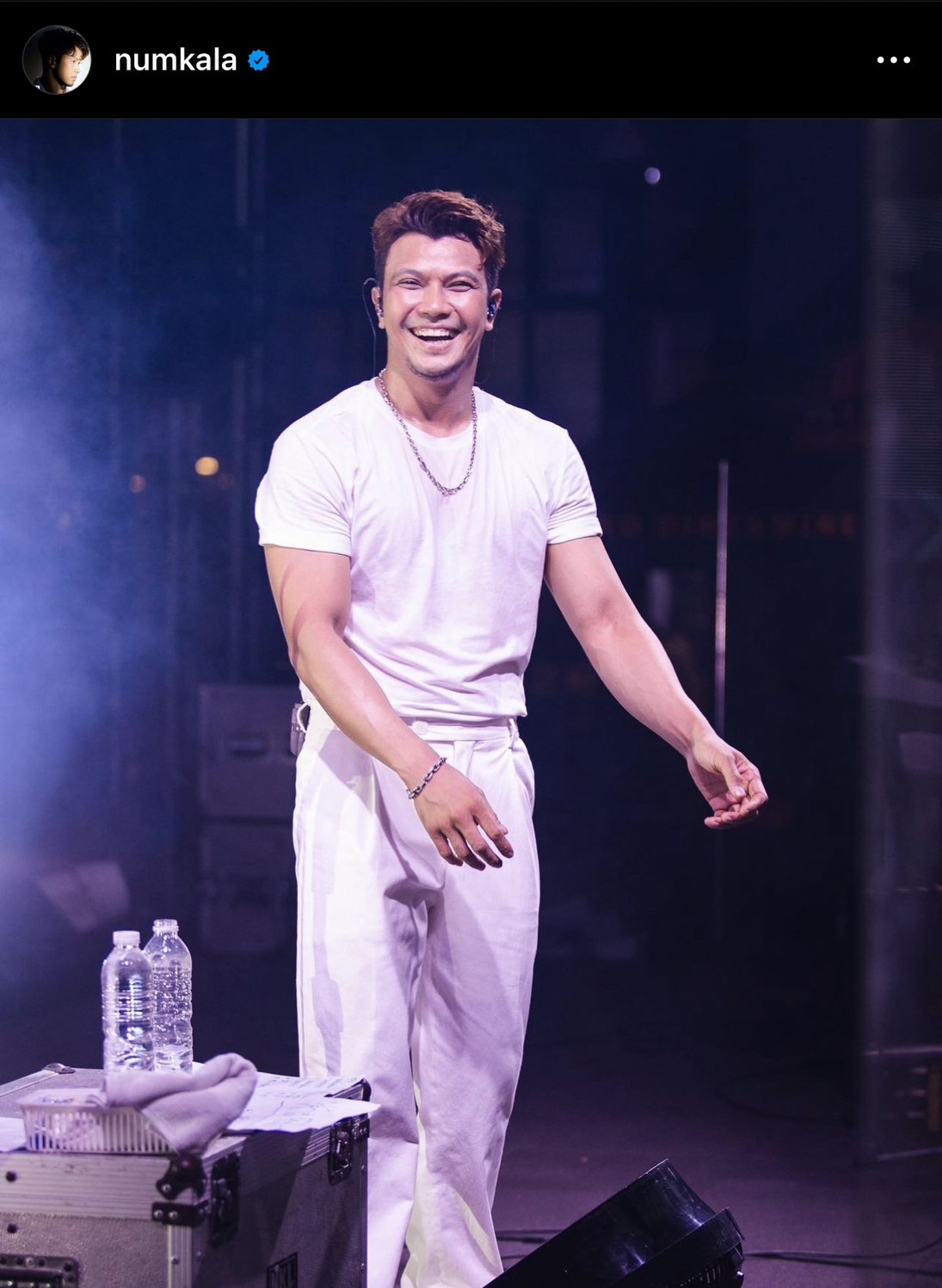 ศิลปินใจบุญ หนุ่ม กะลา ลงทุนเดินข้ามเขา หอบขนมให้เด็กๆ ชาวมันนิ(ซาไก)