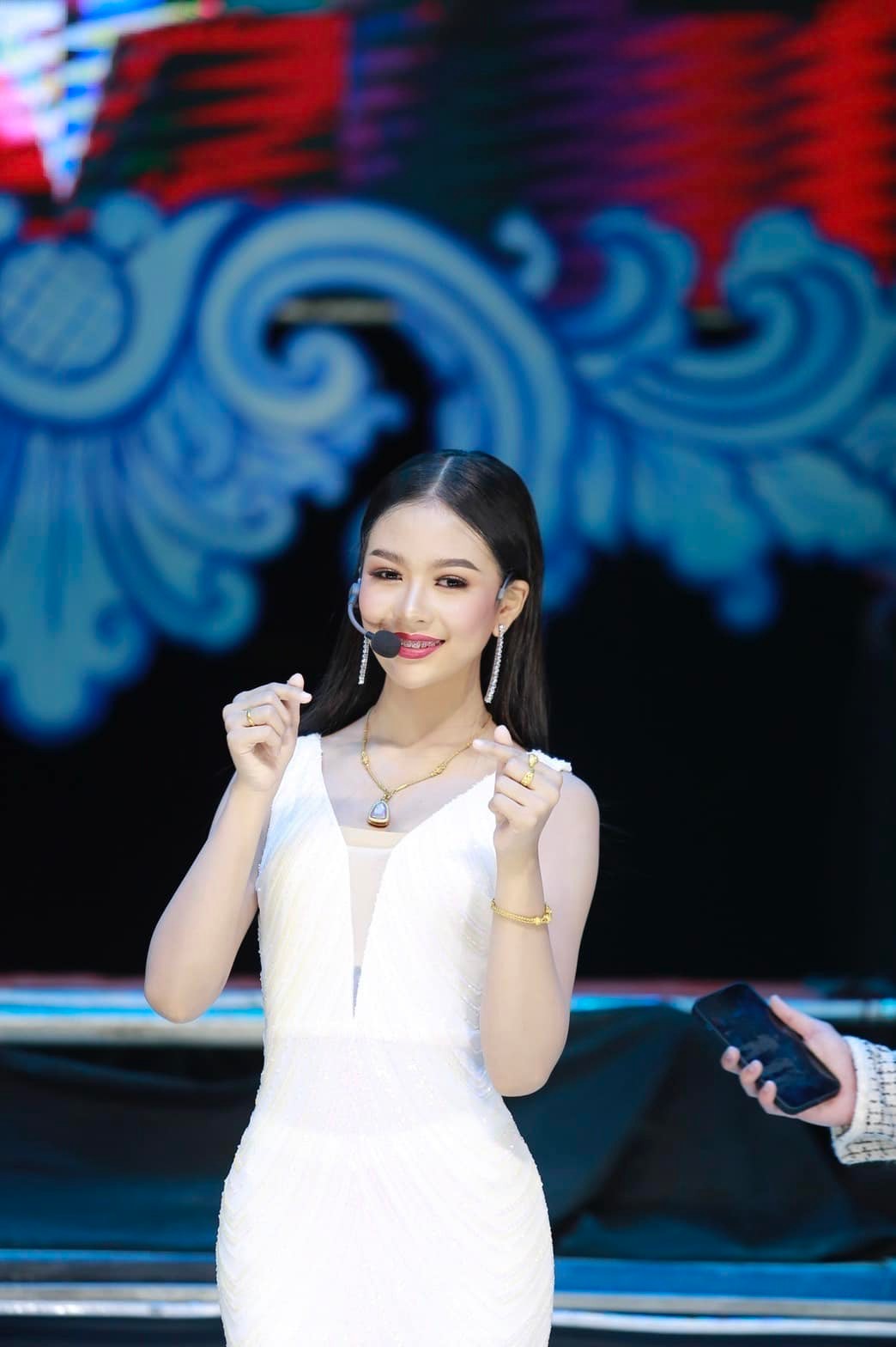 ไหทองคำเรคคอร์ด อ้าแขนรับ ยูกิ เพ็ญผกา เข้าสู่ต้นสังกัด  