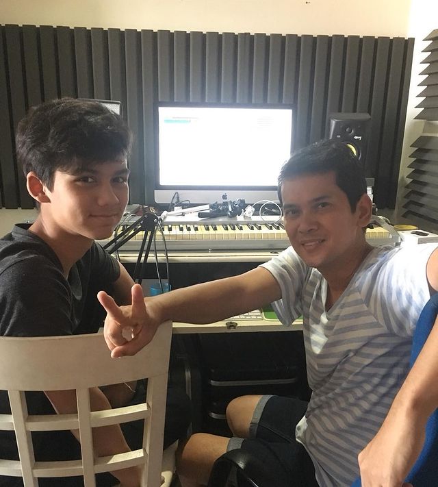  เปิดวาร์ป “น้องทิกเกอร์” ลูกชาย “นิโคล” หล่อเข้มหุ่นดีในวัย 16 ปี จน “แมว จิรศักดิ์” ยังงง สาวๆแห่เรียกพ่อ 