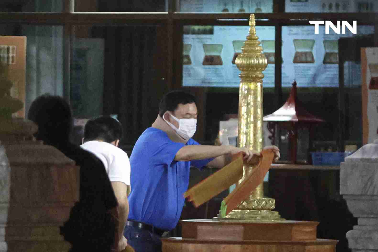 ทักษิณ ชินวัตร พร้อมลูกสาวไหว้ศาลหลักเมืองก่อนบินเชียงใหม่ ทักษิณ ชินวัตร พร้อมลูกสาวไหว้ศาลหลักเมืองก่อนบินเชียงใหม่