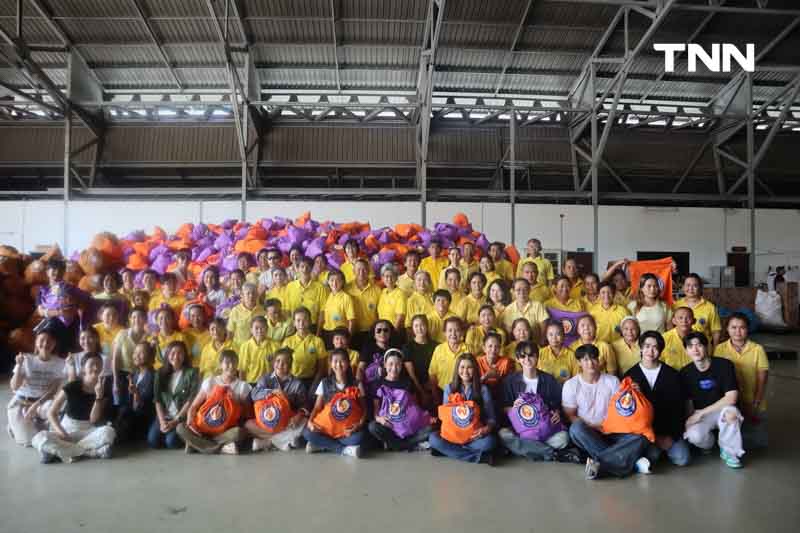 จีเอ็มเอ็ม แกรมมี่ รวมน้ำใจสู้ภัยน้ำท่วม นำศิลปิน ร่วมเป็นอาสาสมัครบรรจุถุงยังชีพพระราชทานมูลนิธิอาสาเพื่อนพึ่ง (ภาฯ) ยามยาก สภากาชาดไทย จีเอ็มเอ็ม แกรมมี่ รวมน้ำใจสู้ภัยน้ำท่วม นำศิลปิน ร่วมเป็นอาสาสมัครบรรจุถุงยังชีพพระราชทานมูลนิธิอาสาเพื่อนพึ่ง (ภาฯ) ยามยาก สภากาชาดไทย