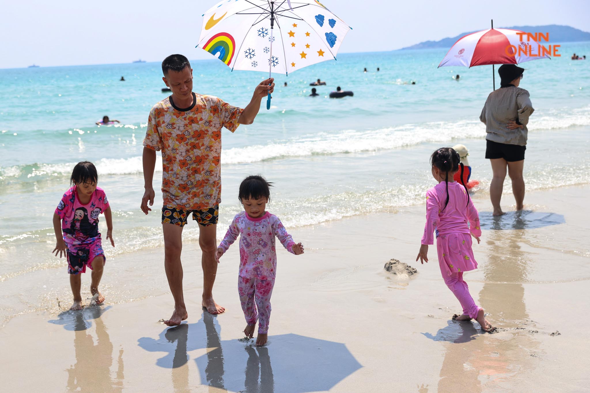 เที่ยวทะเลคลายร้อน พ่อ-แม่ พาบุตรหลานเที่ยวช่วงปิดเทอม เที่ยวทะเลคลายร้อน พ่อ-แม่ พาบุตรหลานเที่ยวช่วงปิดเทอม