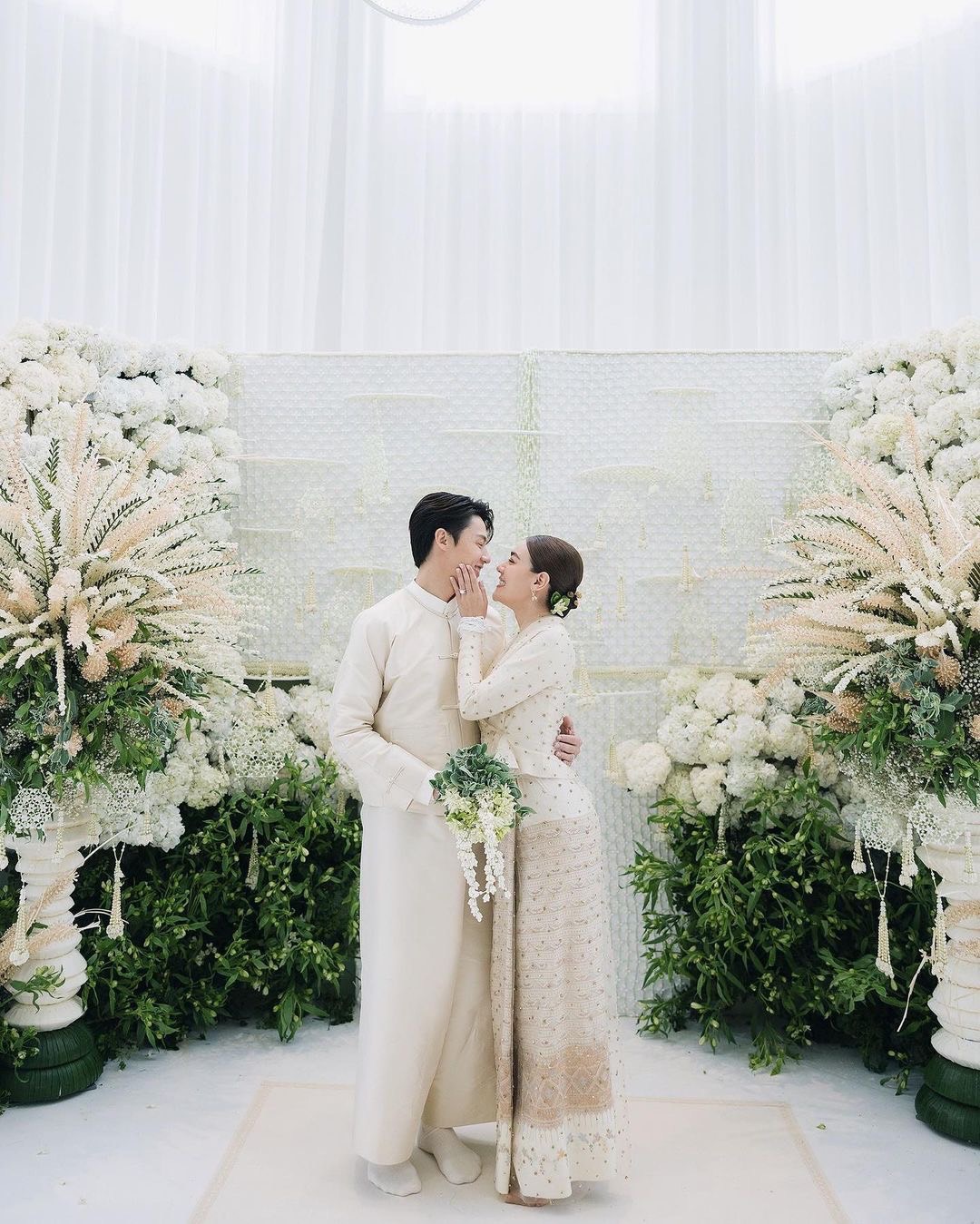 เปิดโมเมนต์พิธีหมั้นสุดอบอุ่น ว่าที่บ่าวสาว หมาก-คิม 