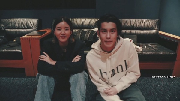 คุยสด! “เจ้านาย” ส่งเพลง“แปะหัวใจ” สุดเขินจิ้น จูเน่ (มีคลิป) คุยสด! “เจ้านาย” ส่งเพลง“แปะหัวใจ” สุดเขินจิ้น จูเน่ (มีคลิป)