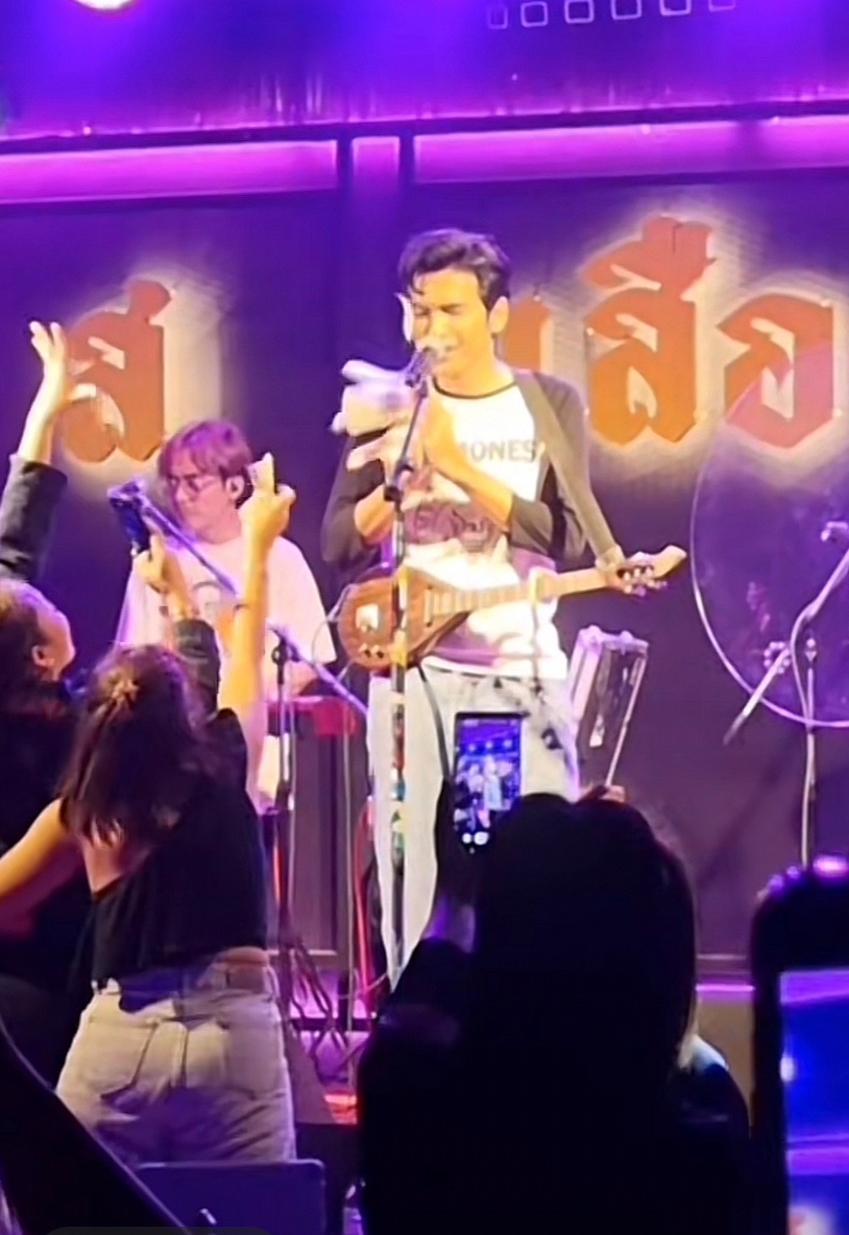 เจ้าของร้านเผย ลูกค้าอาจไม่มีเจตนาปาเงินใส่หน้า โจอี้ ภูวศิษฐ์