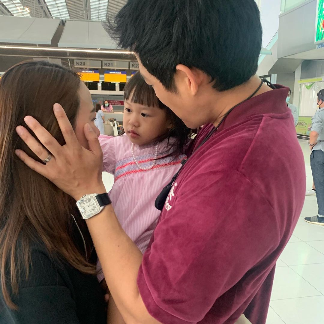 ตู่ ภพธร สุดฝืนต้องออกจากลูกและภรรยาสุดรัก บินไปทำตามฝัน 4 เดือนเต็ม! 