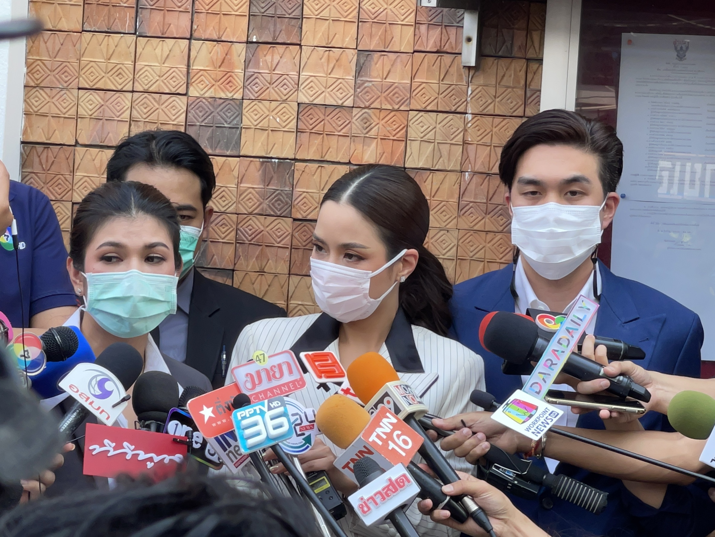 จั๊กจั่น ควง เค วัฒนา พร้อมทนาย เสียงสั่น เปิดใจไม่มีทางยอมความคนผิด ดำเนินคดีถึงที่สุด