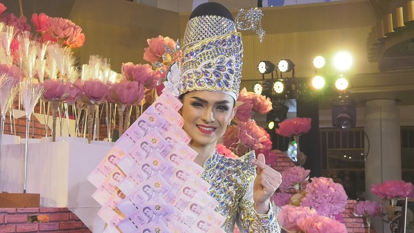 “ศรราม น้ำเพชร” ยึดมั่นคำสอนพ่อ ต่อชีวิตคณะลิเก (มีคลิป) “ศรราม น้ำเพชร” ยึดมั่นคำสอนพ่อ ต่อชีวิตคณะลิเก (มีคลิป)
