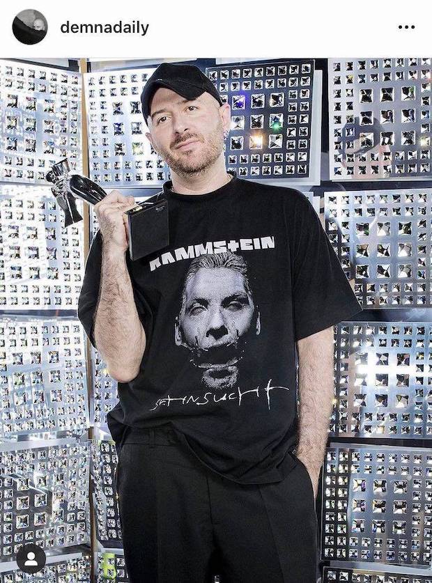 เอาจริงดิ?!! สุดฮือฮา Balenciaga เปิดตัวสนีกเกอร์ลุคสุดเยินรุ่นลิมิเต็ด