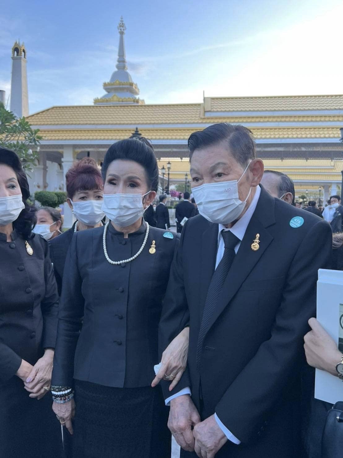 ไว้อาลัยและร่วมส่ง สมบัติ เมทะนี ในพิธีพระราชทานเพลิงศพ ไว้อาลัยและร่วมส่ง สมบัติ เมทะนี ในพิธีพระราชทานเพลิงศพ