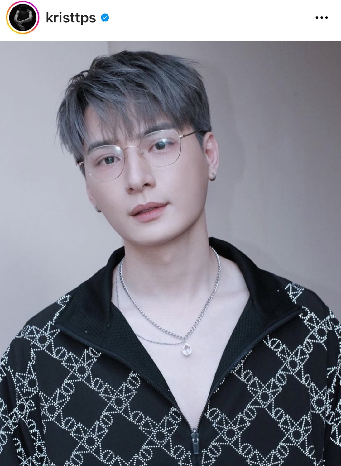 ชาวเน็ตชื่นชม คริส พีรวัส ช่วยคนประสบอุบัติเหตุบนถนน ชาวเน็ตชื่นชม คริส พีรวัส ช่วยคนประสบอุบัติเหตุบนถนน