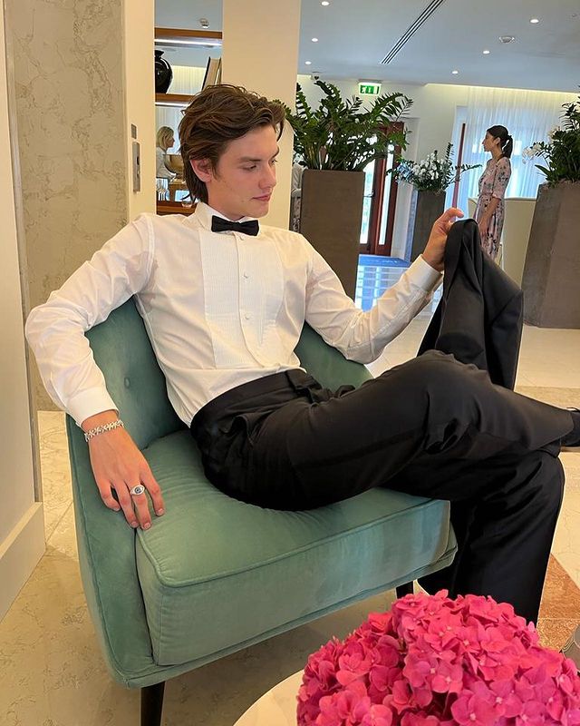 ฮอตไม่ไหว!! 'หลุยส์ พาร์ทริดจ์' พระเอก Enola Holmes ลัดฟ้าเที่ยวทะเลไทย ฮอตไม่ไหว!! 'หลุยส์ พาร์ทริดจ์' พระเอก Enola Holmes ลัดฟ้าเที่ยวทะเลไทย