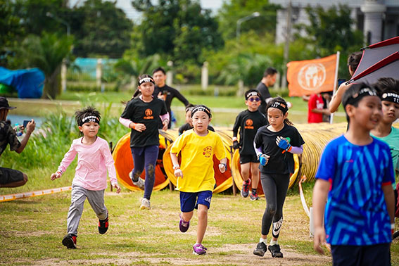 วิ่งวิบาก Pattaya Spartan หนุ่มอเมริกัน ควง สาวฟิลิปปินส์คว้าชัย