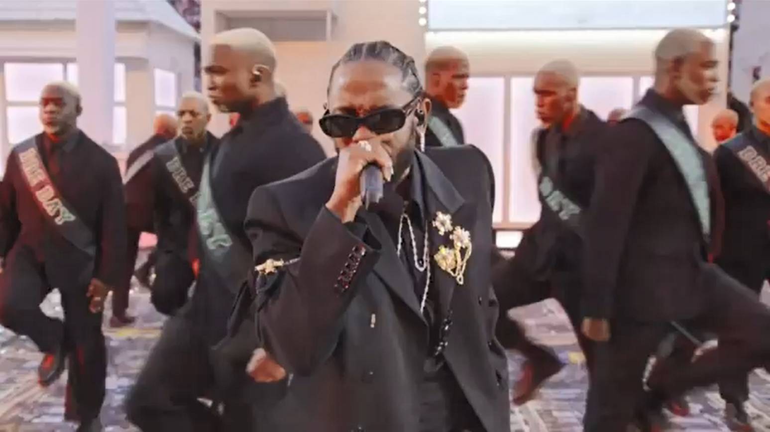 “Dr. Dre” นำทีมศิลปินดังโชว์พักครึ่งเกม “Super Bowl” ครั้งที่ 56 อย่างยิ่งใหญ่ “Dr. Dre” นำทีมศิลปินดังโชว์พักครึ่งเกม “Super Bowl” ครั้งที่ 56 อย่างยิ่งใหญ่