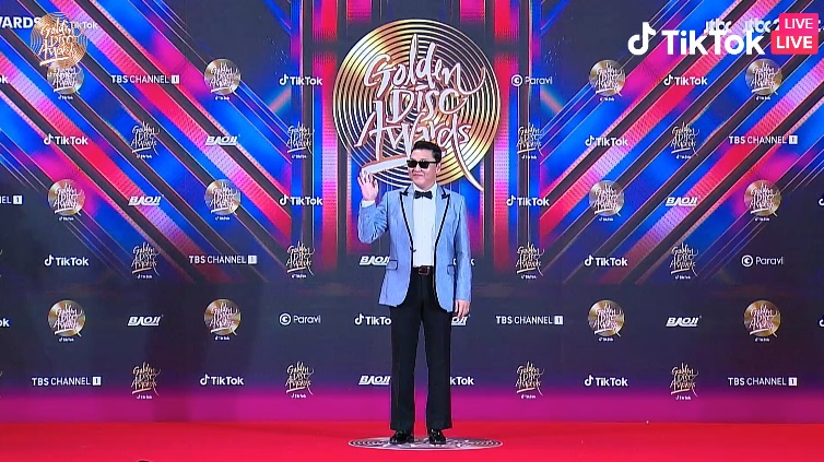 งาน Golden Disc Awards เริ่มแล้ว! ประมวลภาพซุปตาร์เดินพรมแดง