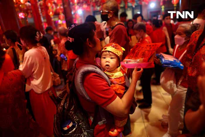 สีแดงทั้งวัดมังกร เสริมสิริมงคล โชคลาภ ในวันตรุษจีน สีแดงทั้งวัดมังกร เสริมสิริมงคล โชคลาภ ในวันตรุษจีน